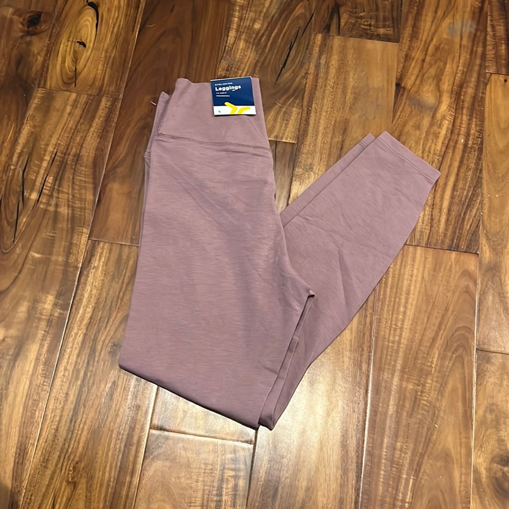 Nwt size small mauve colored navy power chill leggings